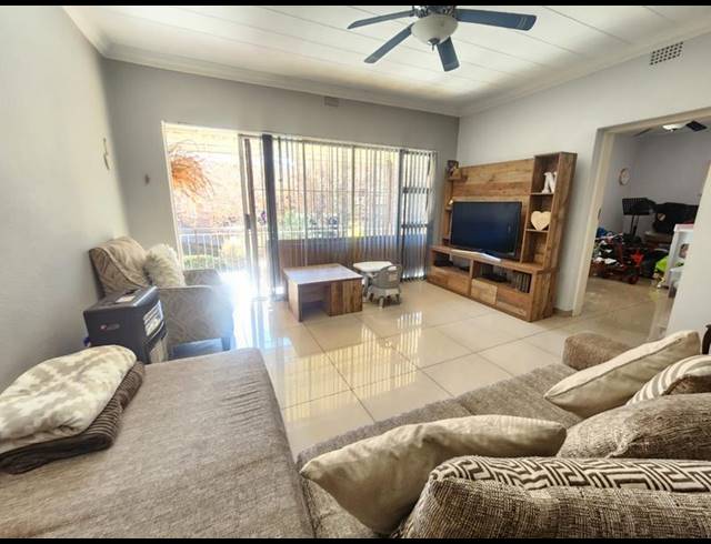 3 BEDROOM TOWNHOUSE FOR SALE IN SOUTH CREST